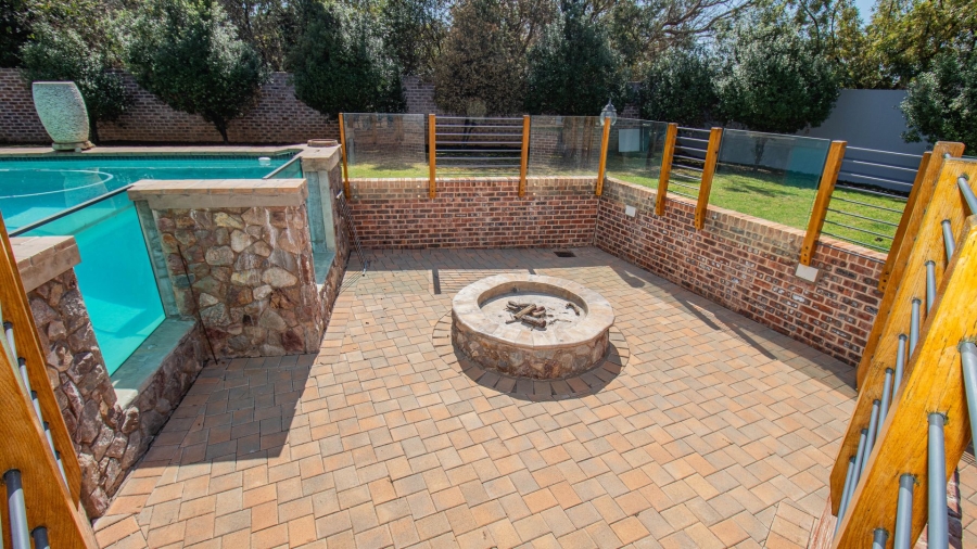 5 Bedroom Property for Sale in The Coves North West